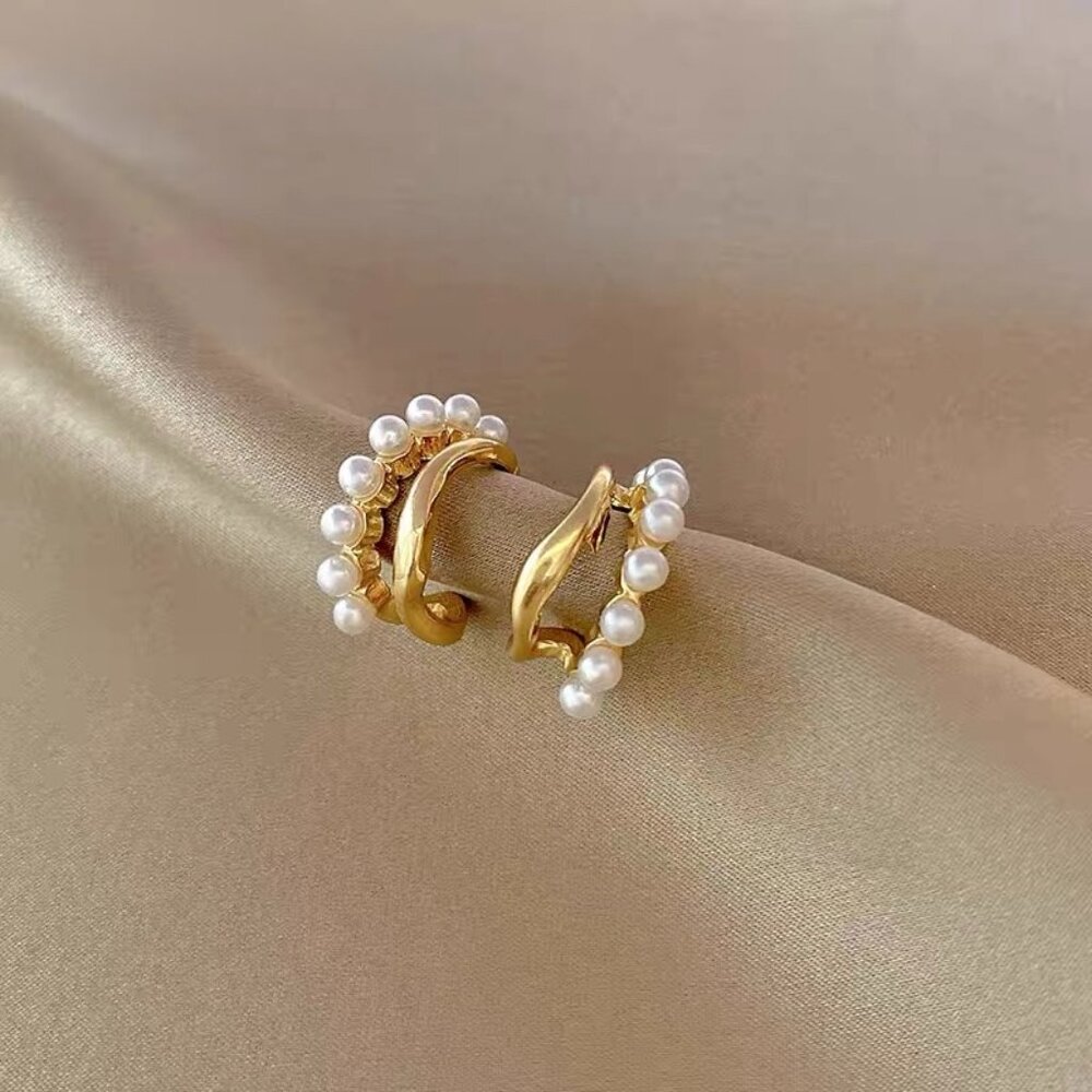 #01 Rhinestone Curve Ear Climbers – Gold Tone